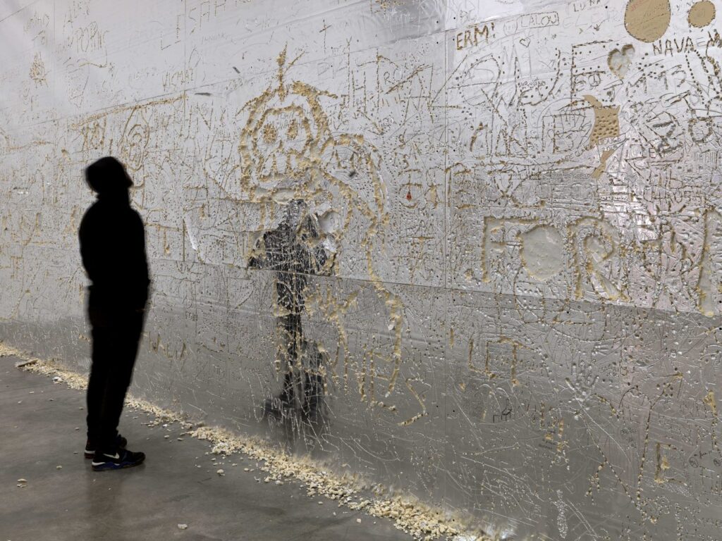 RS2010_FreshHell_PalaisDeTokyo_Ph_AndreMorin-small-1400×1050-1.jpg